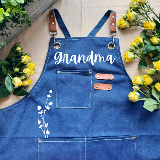 Personalized garden apron with pockets in durable canvas for gardeners