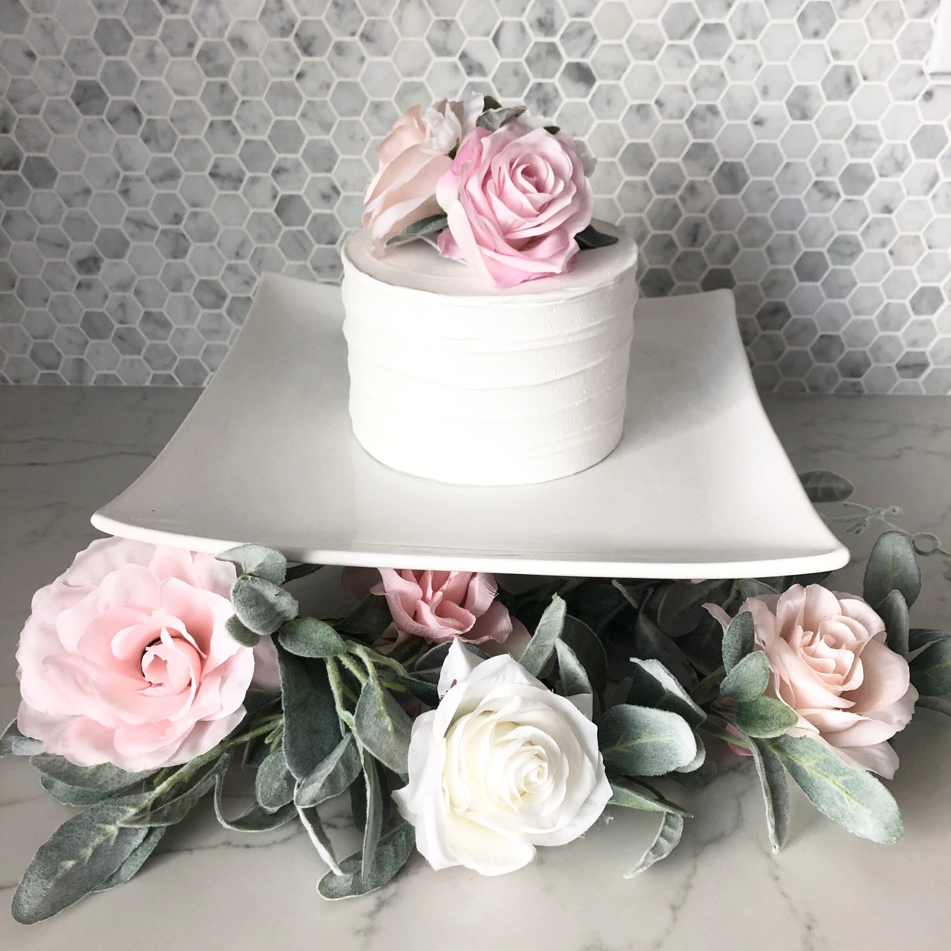 Baby shower table floral decor