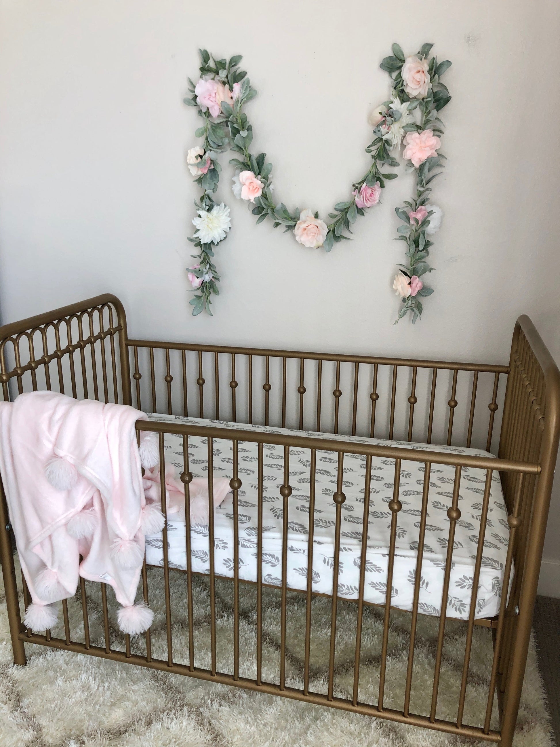Baby shower gift garland