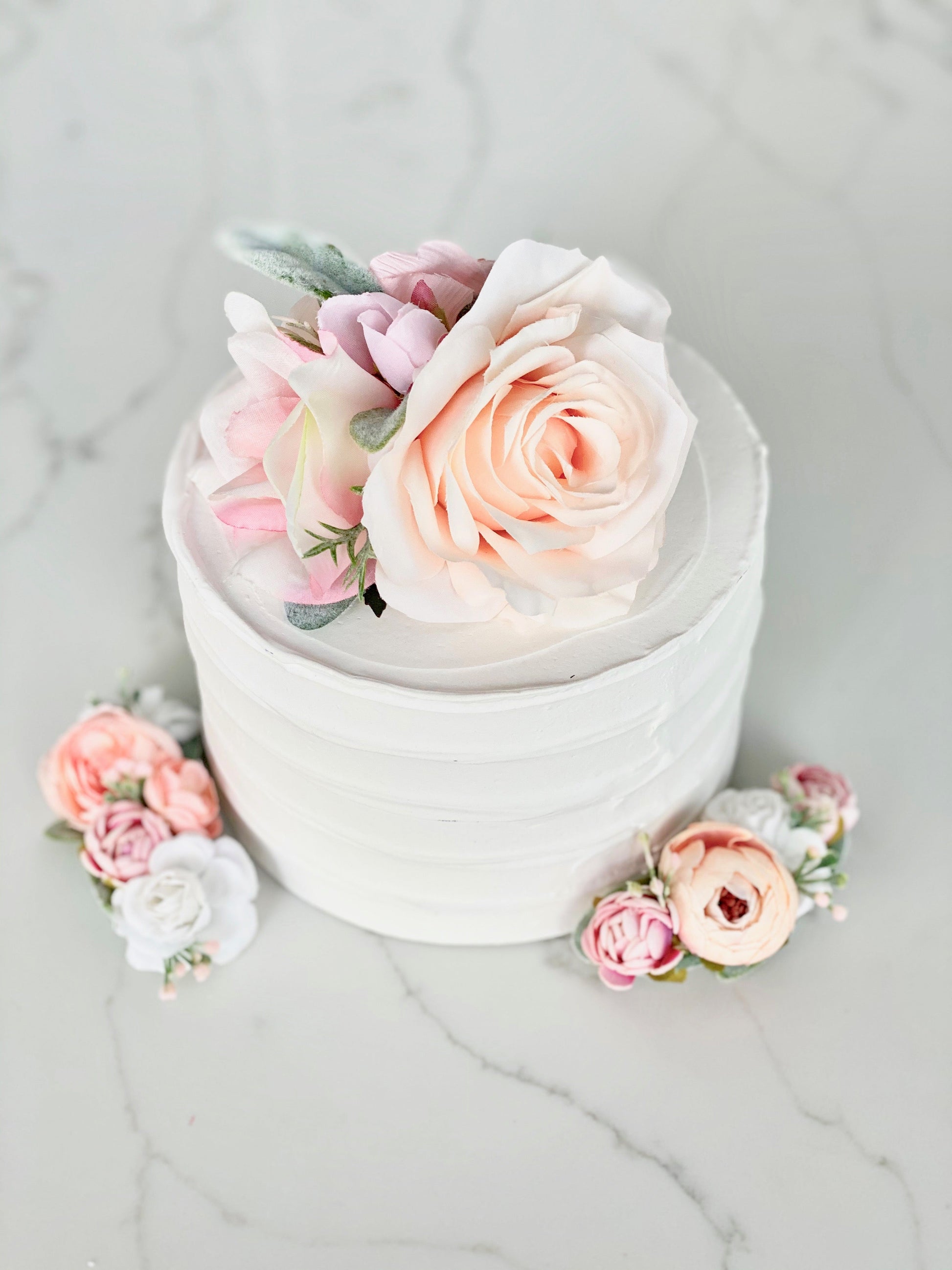Personalized custom floral cake decoration