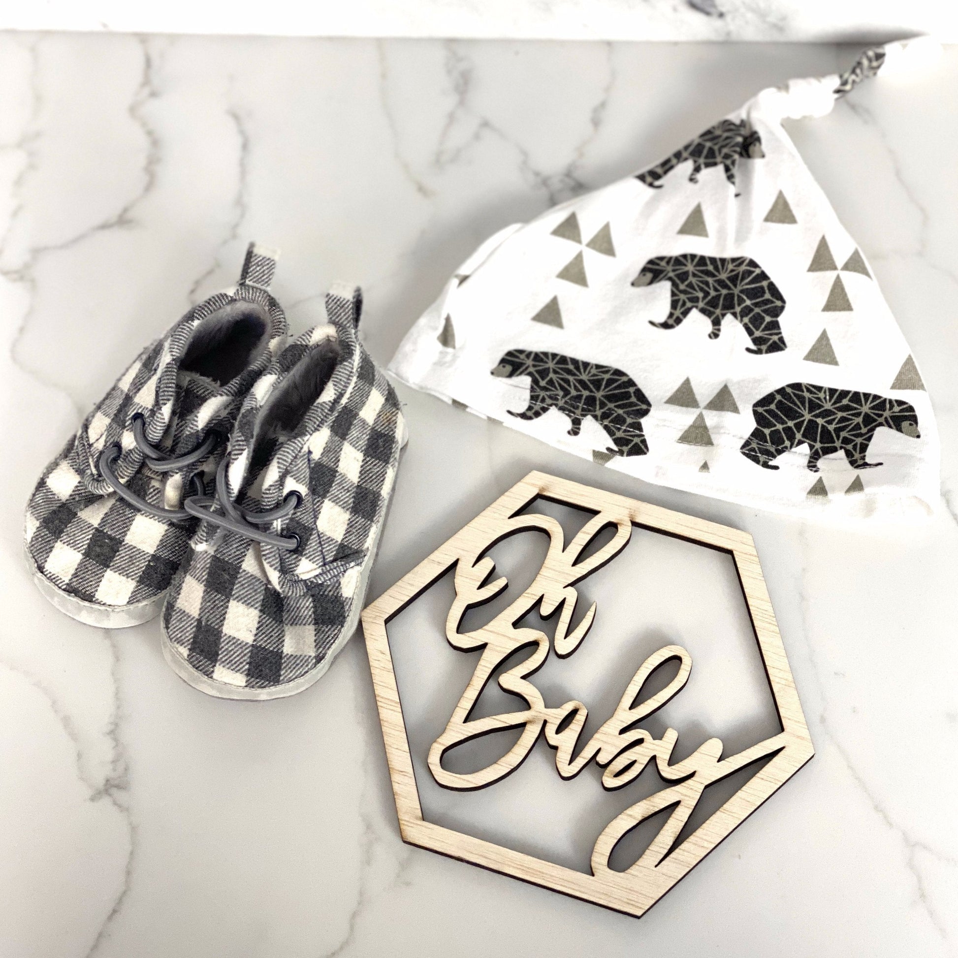 Oh Baby wood sign gender reveal maternity photo