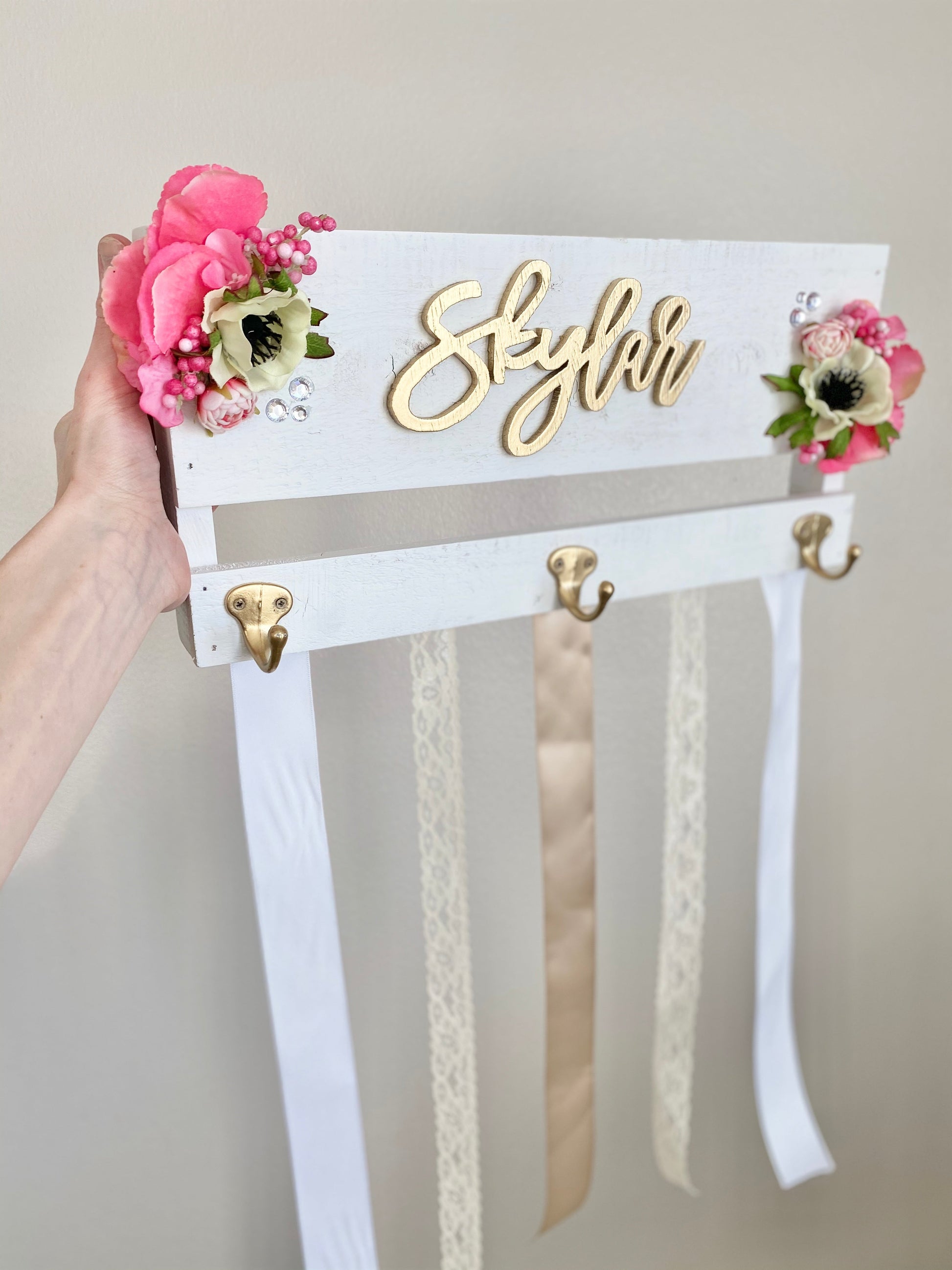 Personalized headband storage wall organizer with flowers
