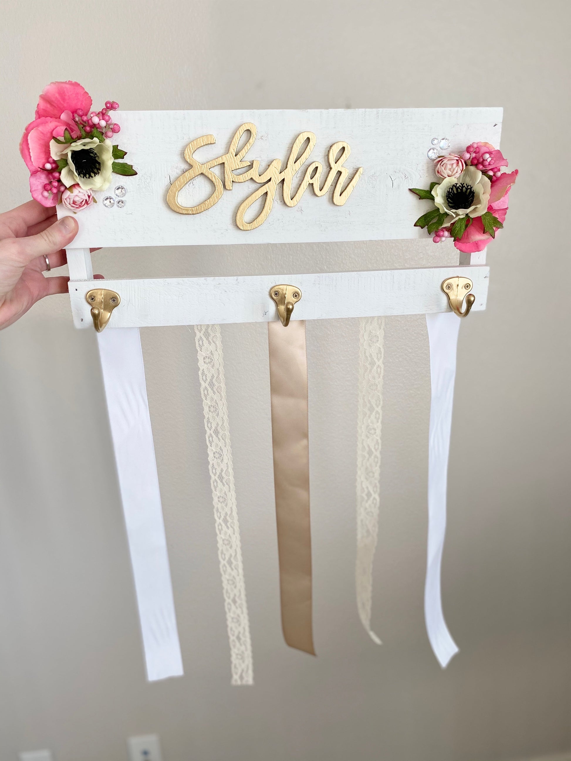 Bow headband holder wall art with custom child name sign
