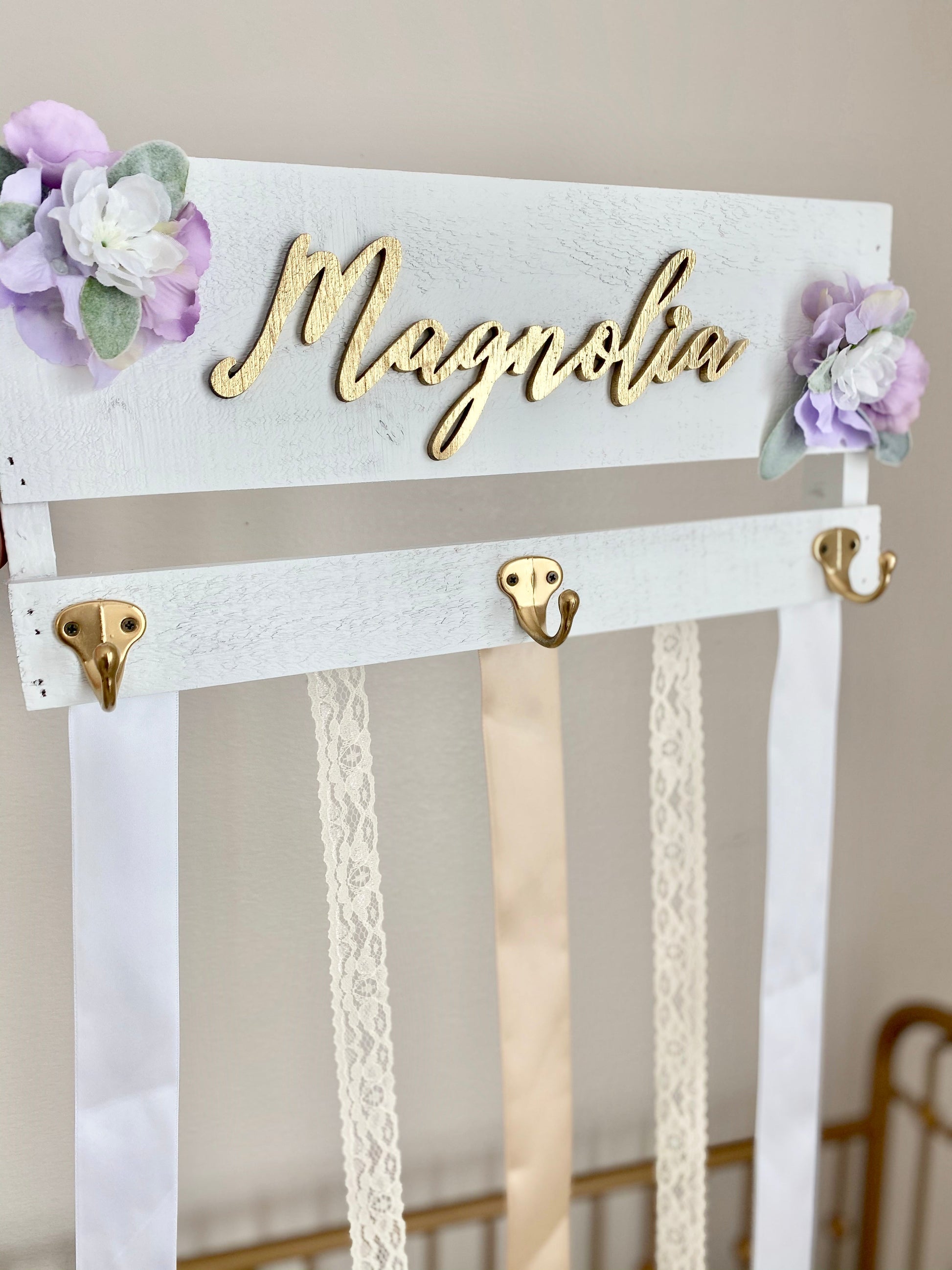 Wood bow holder decoration with custom daughter name sign
