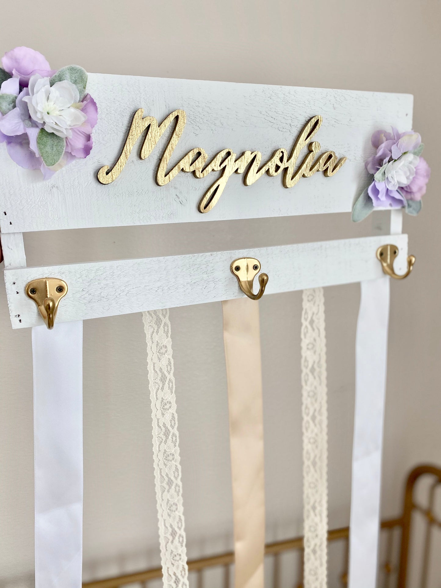 Wood bow holder decoration with custom daughter name sign