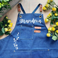 Personalized garden apron with pockets in durable canvas for gardeners