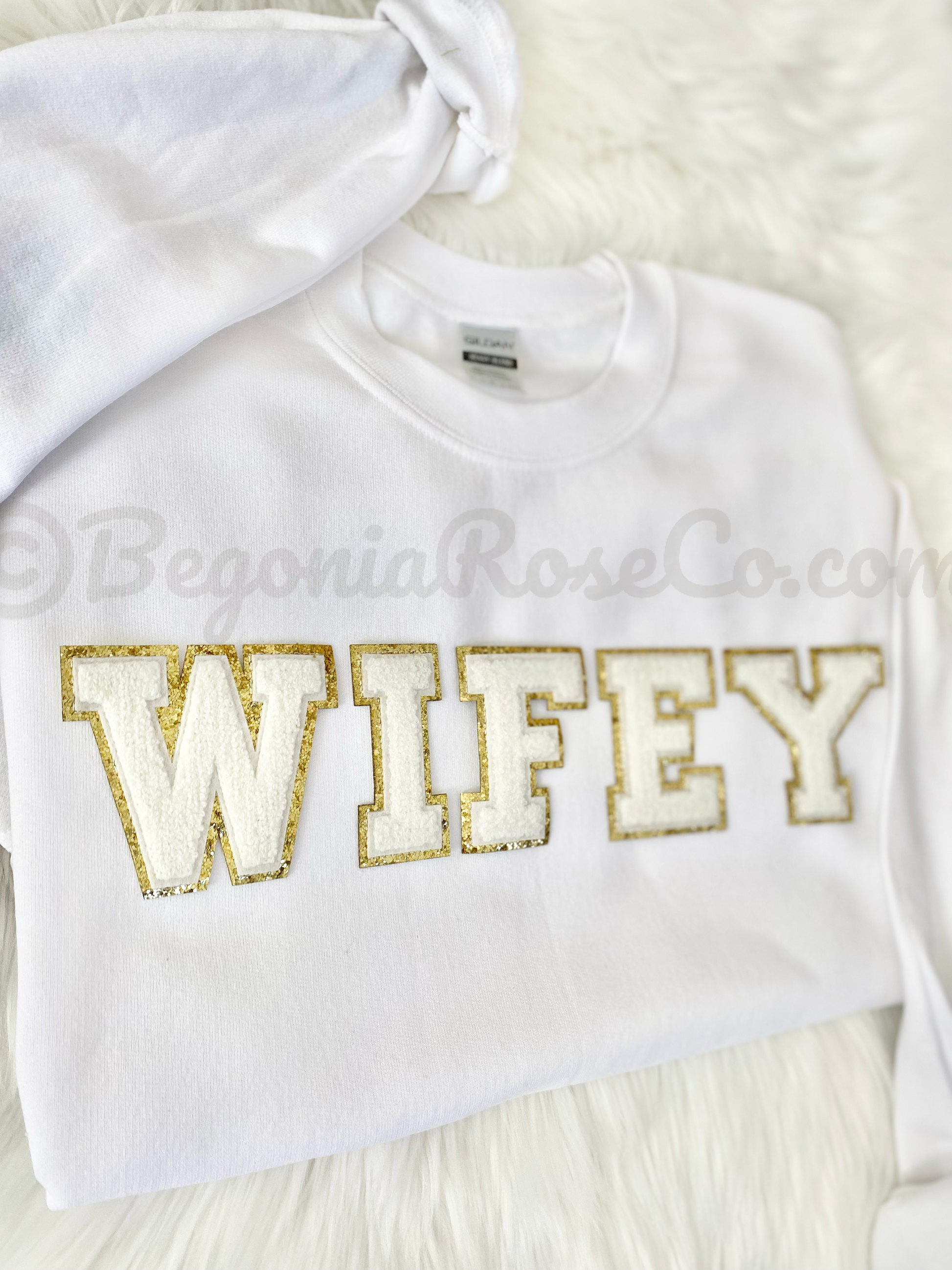 WIFEY patch sweatshirt close-up chenille letter patches 8cm detail