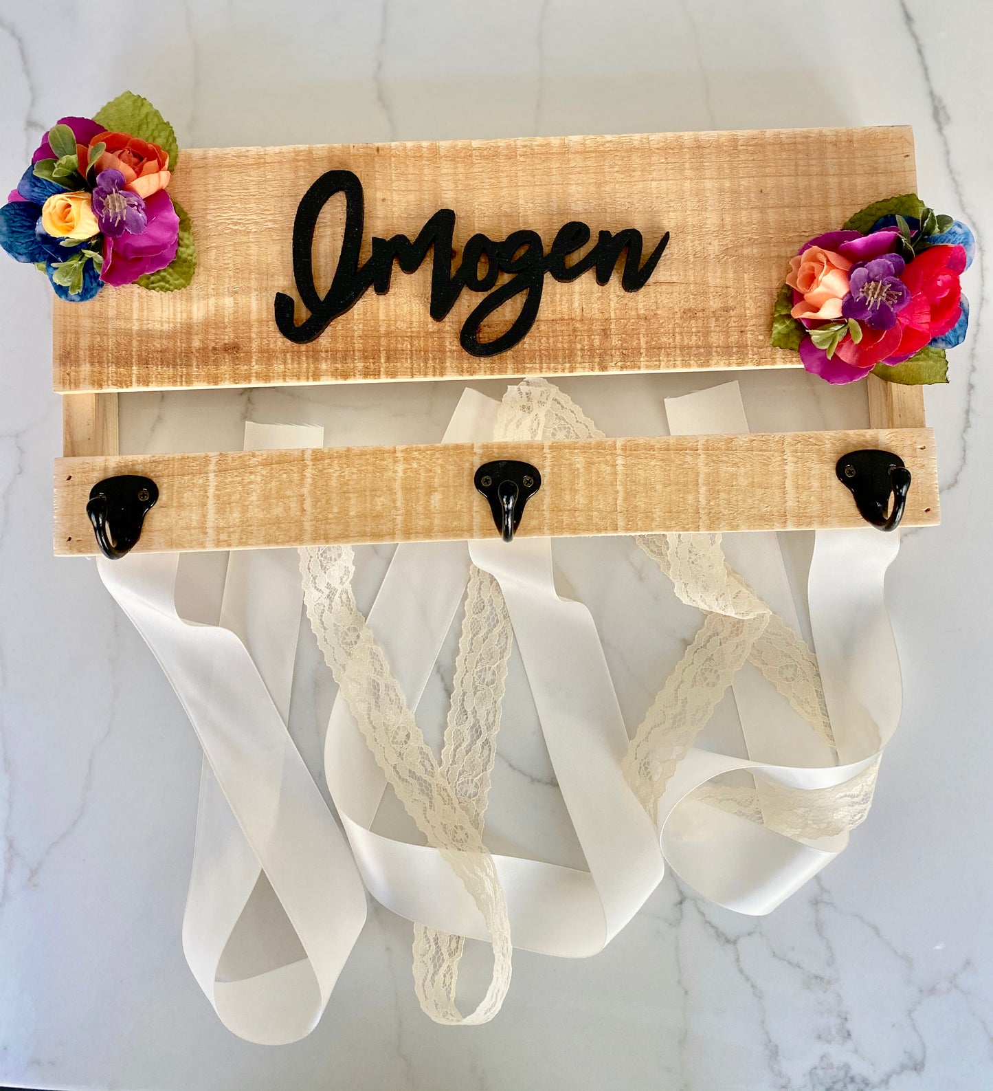 Custom Bow Holder Headband Holder Name Sign, Personalized Bow, Bow Holder with Flowers, Baby Shower Gift Girl, Girl Nursery Wall Decor