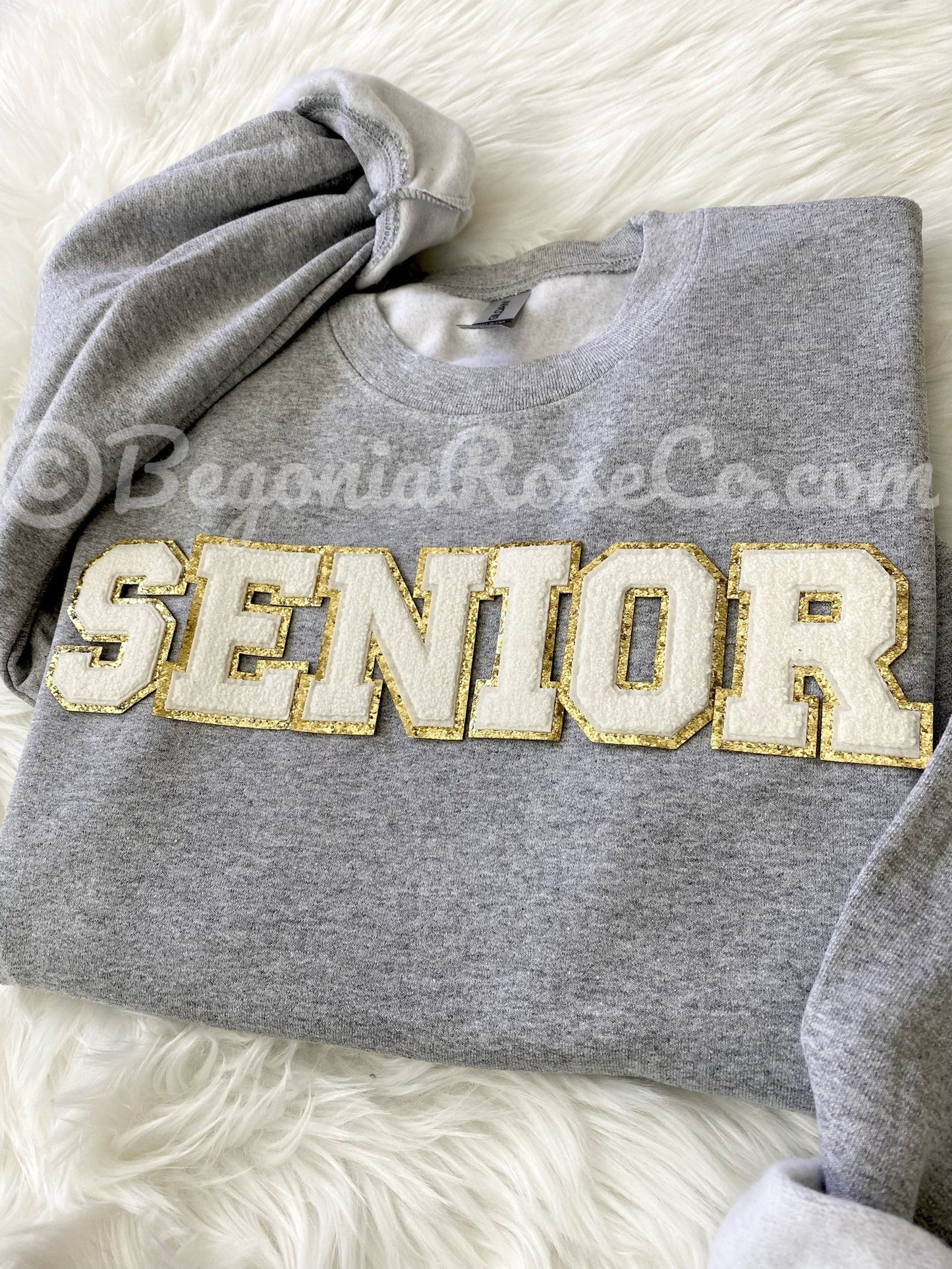 SENIOR chenille sweatshirt close-up patch detail 8cm letters white crewneck