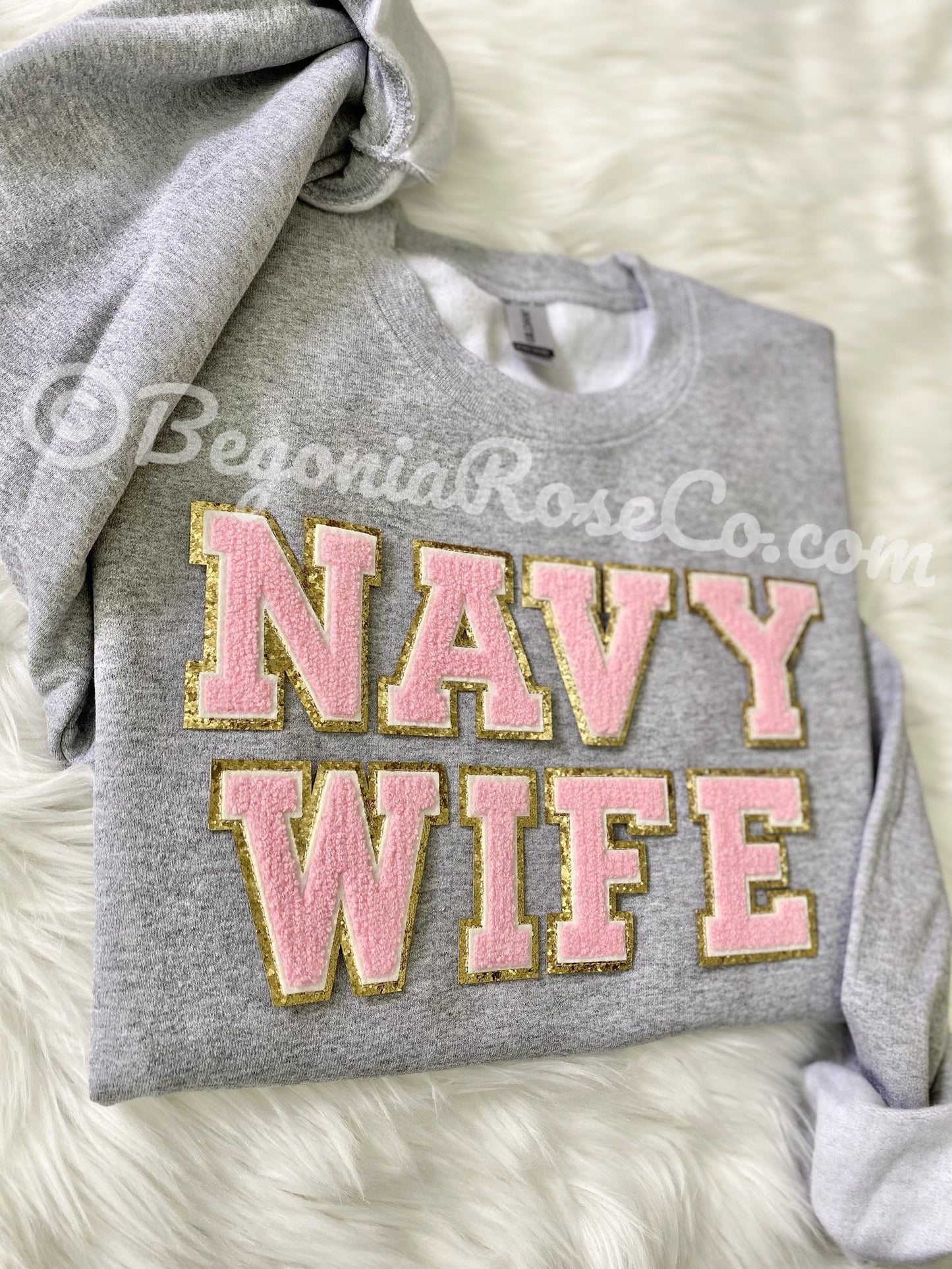 NAVY WIFE chenille sweatshirt light pink patch close-up detail