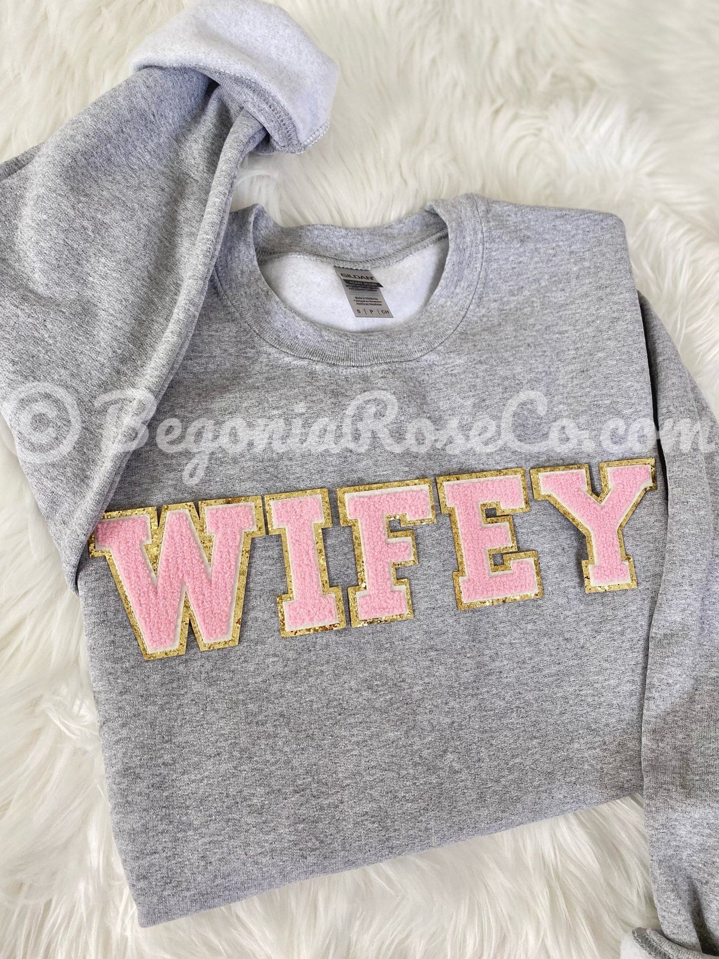 WIFEY crewneck sweatshirt white light pink patches - Valentine's Day gift