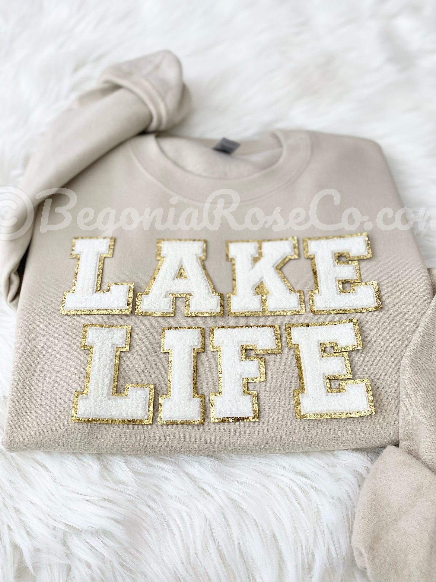 LAKE LIFE letter patch sweatshirt cream white patch detail close-up